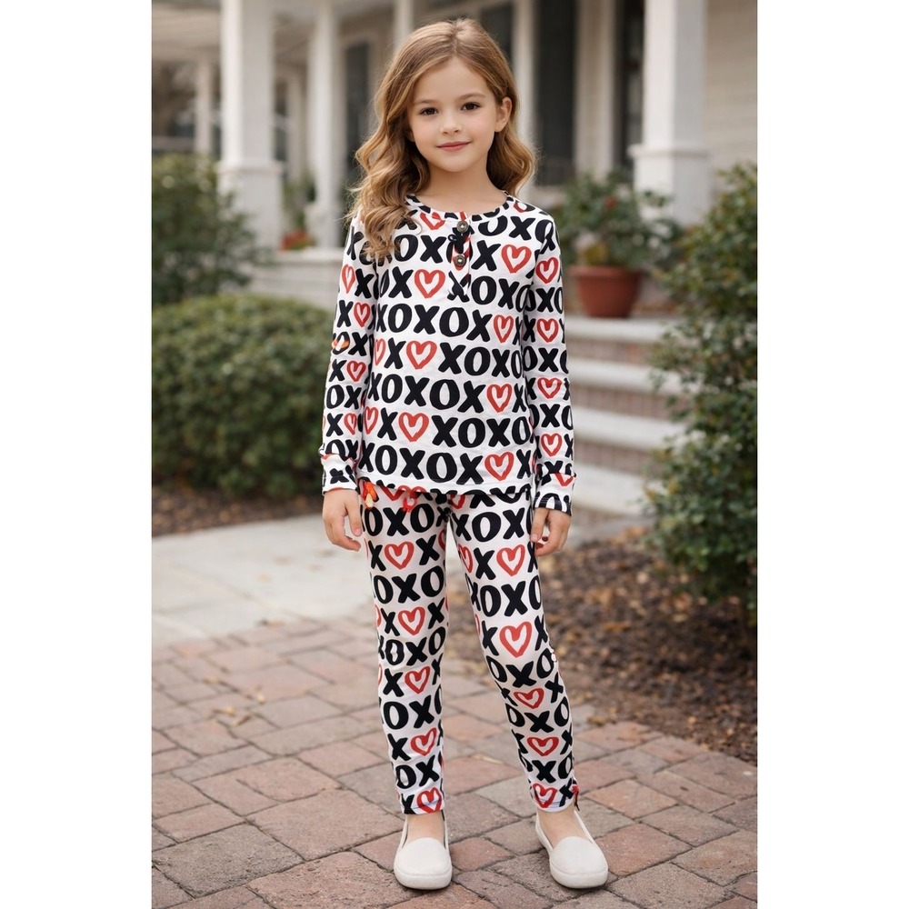 GIGI‎ AND MAX Girls Pajama Size 8Y Set XOXO Heart Long Sleeve Top Pants